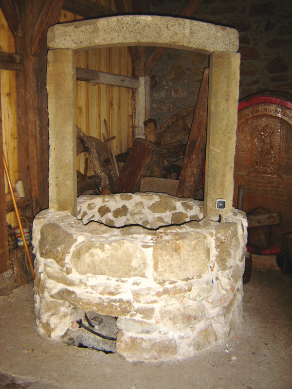 b14_brunnen_ im_stadel
